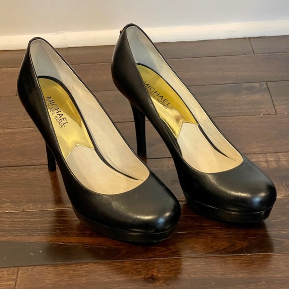 Michael Kors Ionna Pump. Worn once for a wedding, mint condition. - Picture 3 of 8
